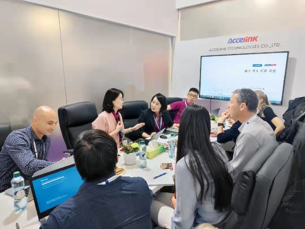 ECOC 2022 1xbet官网科技  |  让光引领梦想